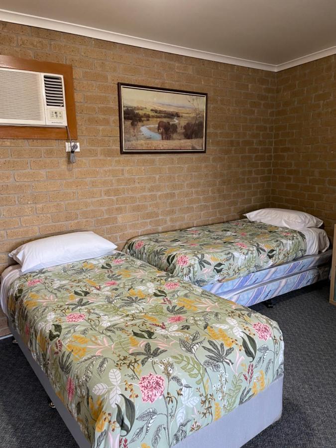Darling Junction Motor Inn Wentworth Eksteriør billede